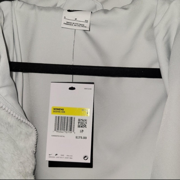 NWT Nike Faux fur bomber jacket - Picture 4 of 5